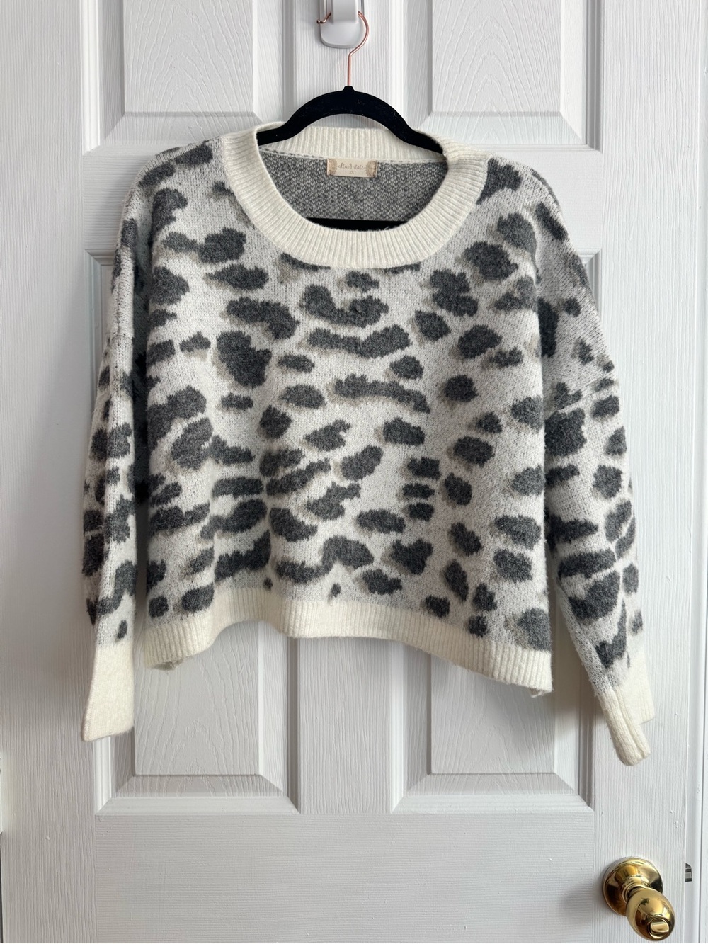 Altar'd State Gray & Cream Leopard Crewneck Sweater Size Extra Small XS